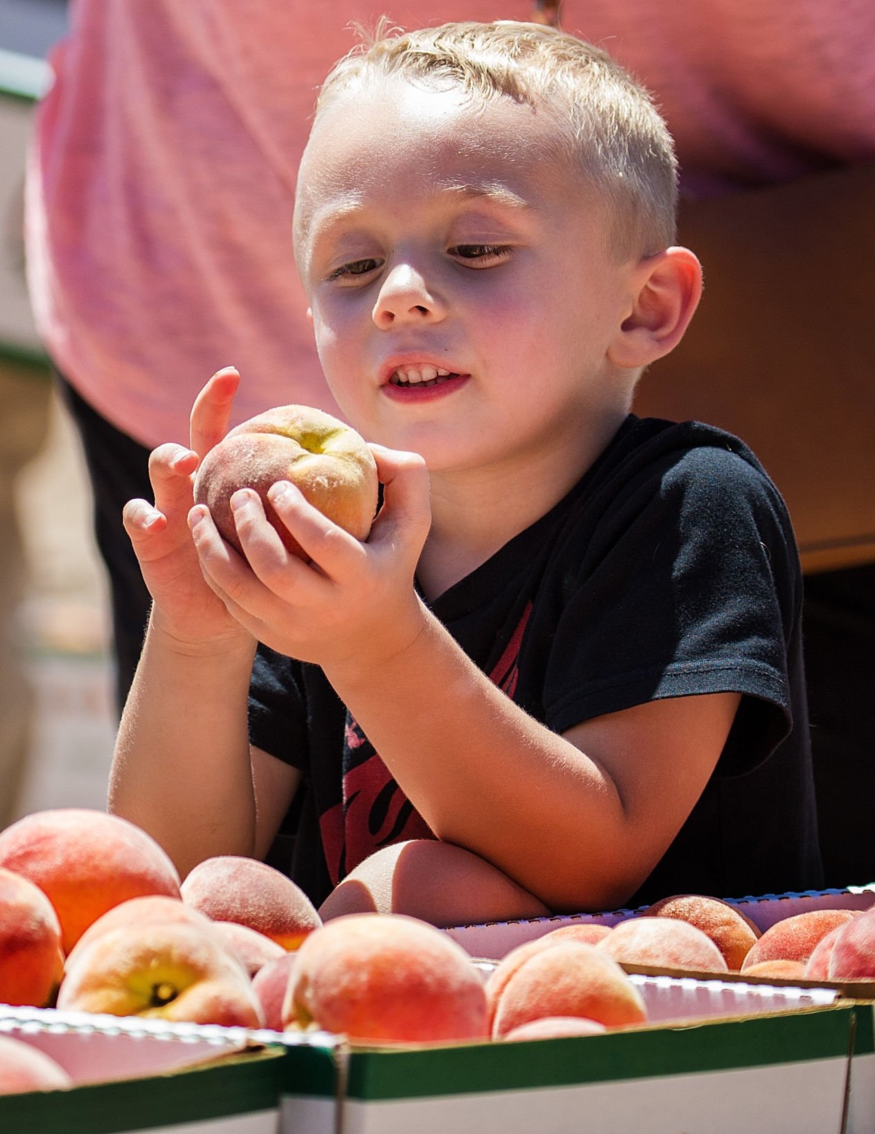 Peach Mania at Apple Annie's